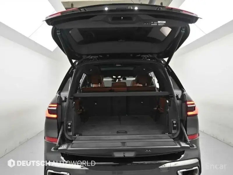 2025 BMW X7 с пробегом 10 982 км