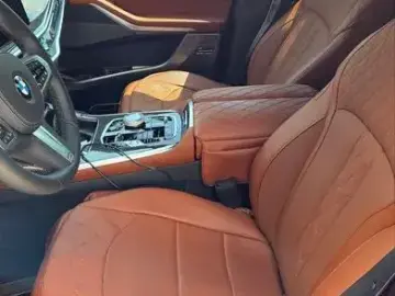 2025 BMW X7 с пробегом 5 000 км