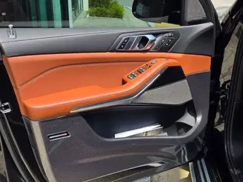 2025 BMW X7 с пробегом 5 000 км