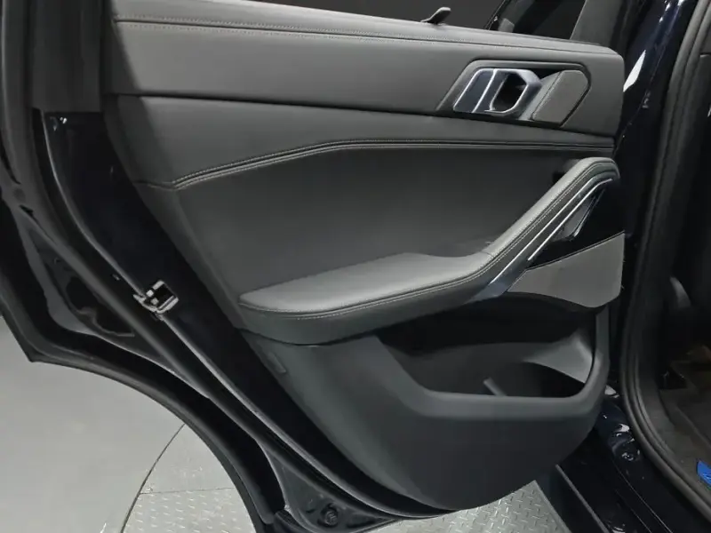 2025 BMW X6 с пробегом 6 208 км