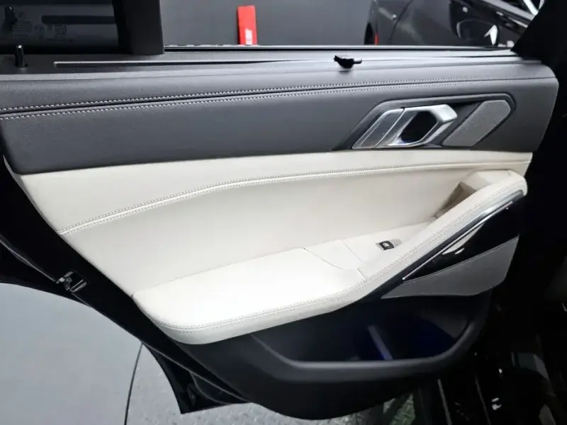 2025 BMW X6 с пробегом 8 023 км