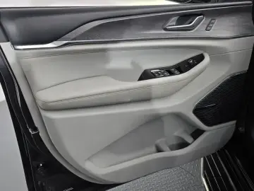 2022 Jeep Cherokee с пробегом 57 436 км
