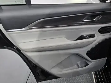 2022 Jeep Cherokee с пробегом 57 436 км