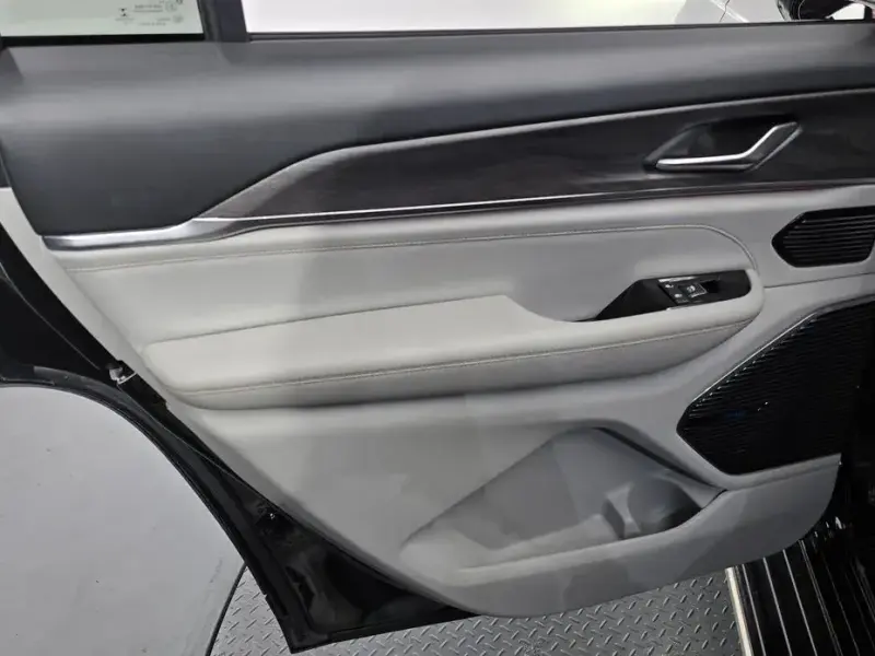 2022 Jeep Cherokee с пробегом 57 436 км
