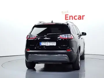 2022 Jeep Cherokee с пробегом 73 341 км