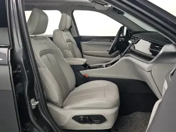 2022 Jeep Cherokee с пробегом 25 826 км