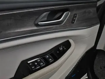 2022 Jeep Cherokee с пробегом 25 826 км