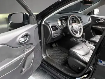 2022 Jeep Cherokee с пробегом 66 088 км