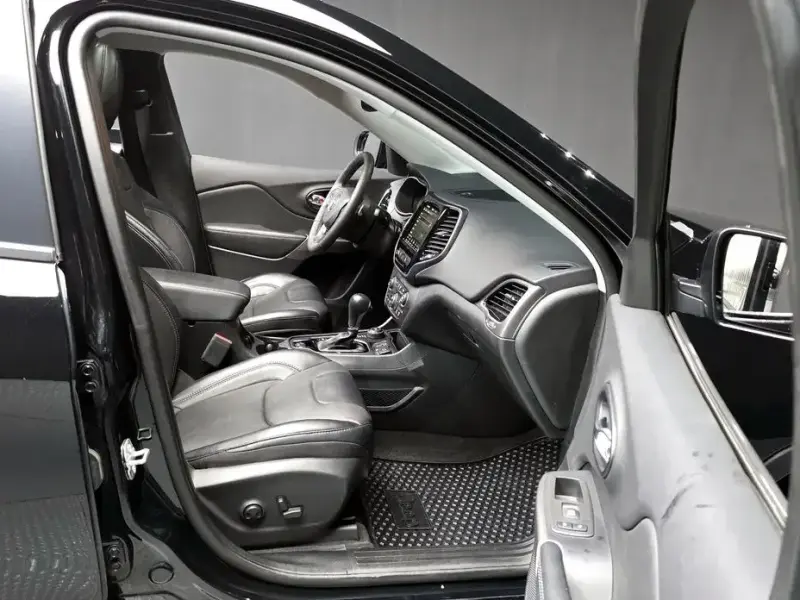 2022 Jeep Cherokee с пробегом 66 088 км