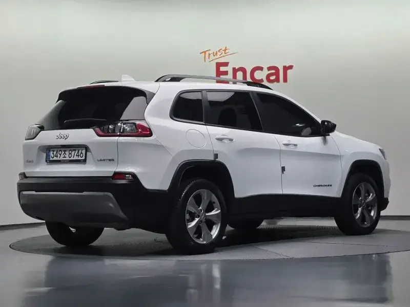 2022 Jeep Cherokee с пробегом 27 118 км
