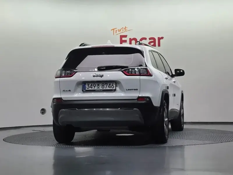 2022 Jeep Cherokee с пробегом 27 118 км
