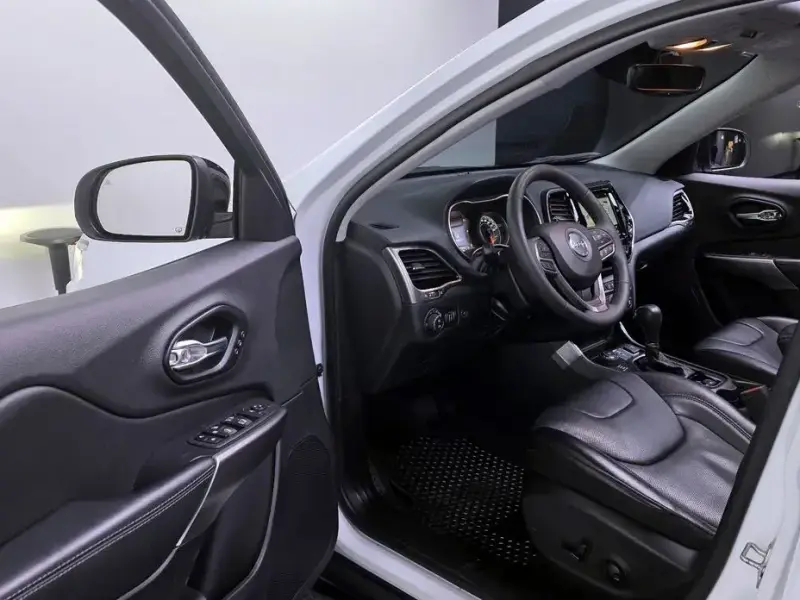 2022 Jeep Cherokee с пробегом 27 118 км