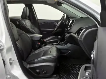 2022 Jeep Cherokee с пробегом 27 118 км