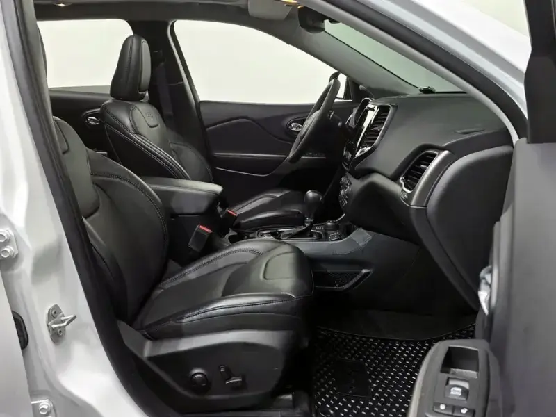 2022 Jeep Cherokee с пробегом 27 118 км