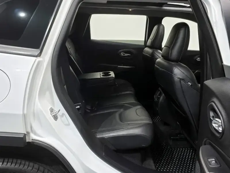 2022 Jeep Cherokee с пробегом 27 118 км
