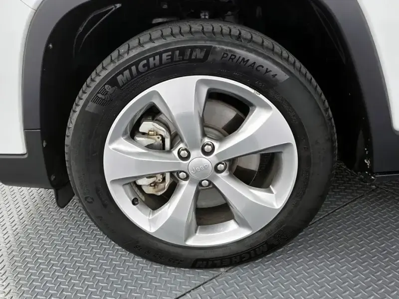 2022 Jeep Cherokee с пробегом 27 118 км