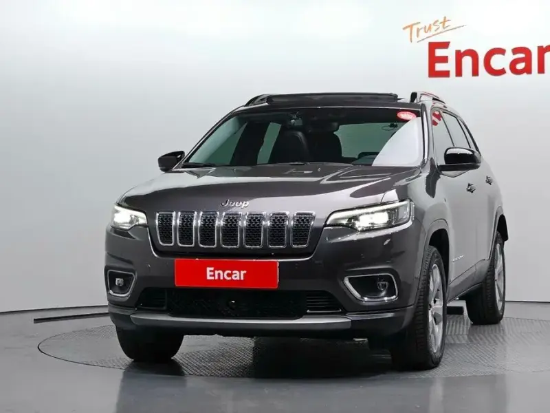 2022 Jeep Cherokee с пробегом 27 843 км