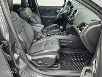 2022 Jeep Cherokee с пробегом 27 843 км