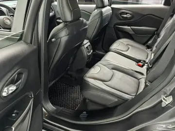 2022 Jeep Cherokee с пробегом 27 843 км
