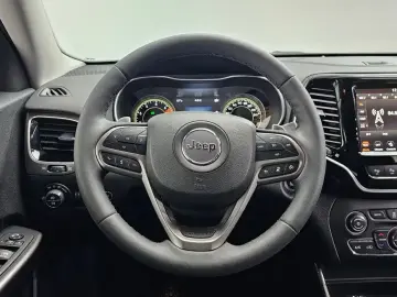 2022 Jeep Cherokee с пробегом 27 843 км