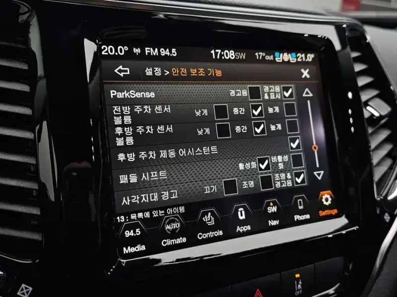 2022 Jeep Cherokee с пробегом 27 843 км