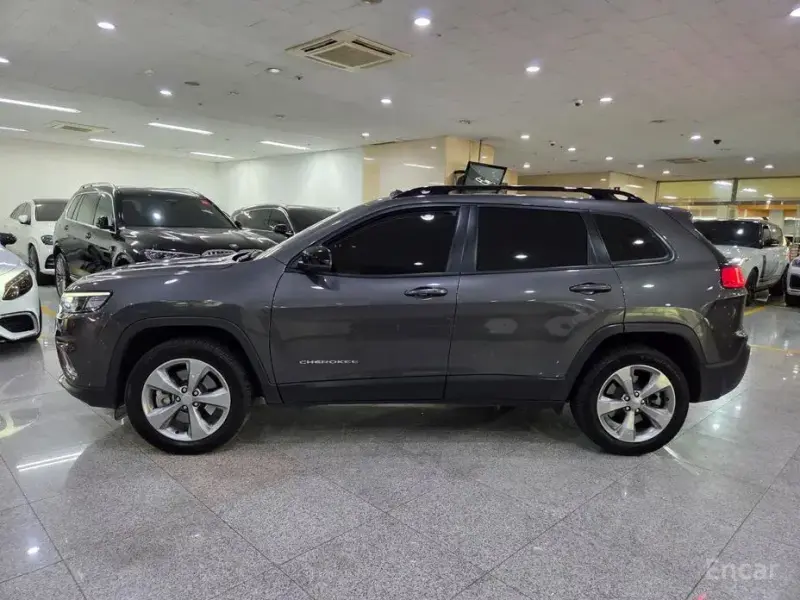 2022 Jeep Cherokee с пробегом 60 322 км