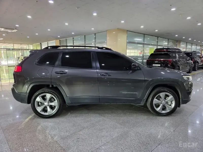 2022 Jeep Cherokee с пробегом 60 322 км