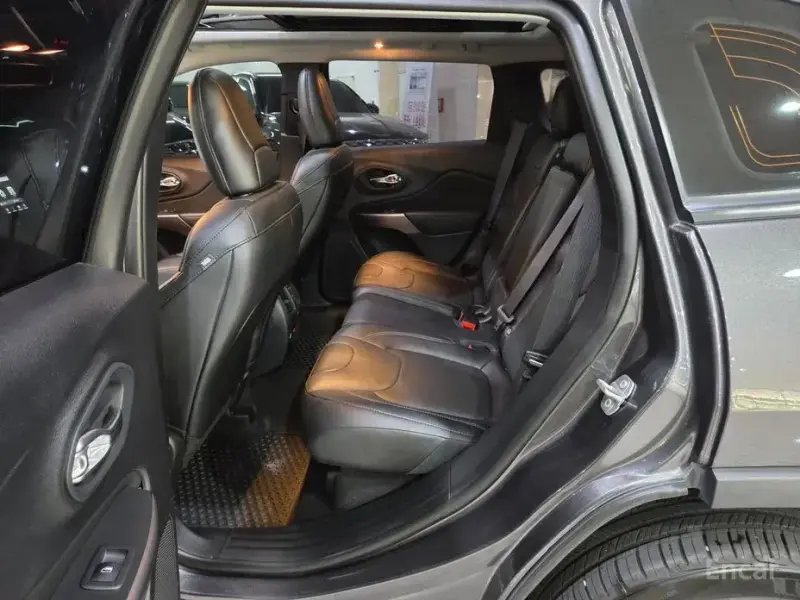 2022 Jeep Cherokee с пробегом 60 322 км