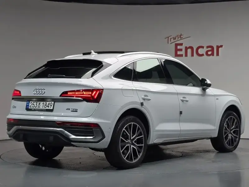 2023 Audi Q5 с пробегом 24 668 км