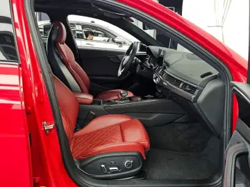 2023 Audi S4 с пробегом 33 651 км