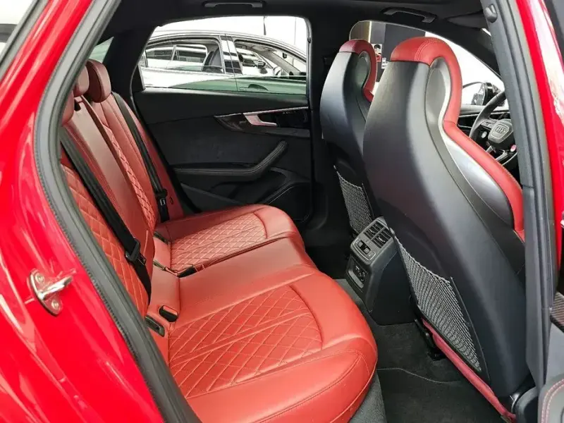 2023 Audi S4 с пробегом 33 651 км