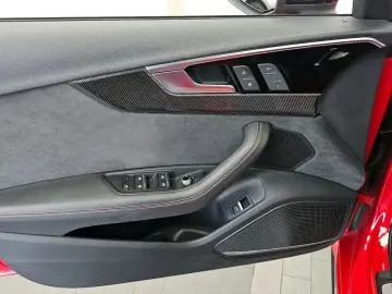 2023 Audi S4 с пробегом 33 651 км