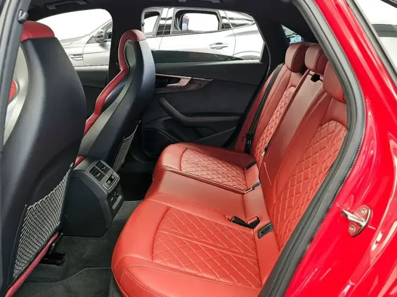 2023 Audi S4 с пробегом 33 651 км