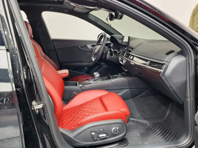 2023 Audi S4 с пробегом 31 454 км