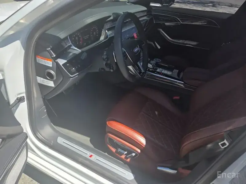 2023 Audi S8 с пробегом 17 932 км
