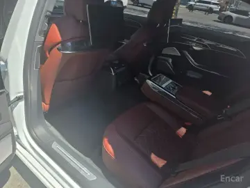 2023 Audi S8 с пробегом 17 932 км