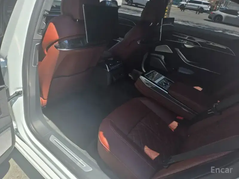 2023 Audi S8 с пробегом 17 932 км