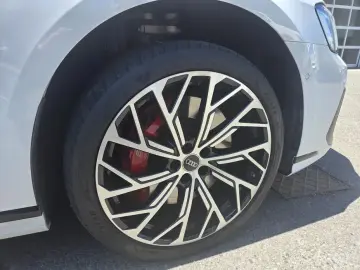 2023 Audi S8 с пробегом 17 932 км