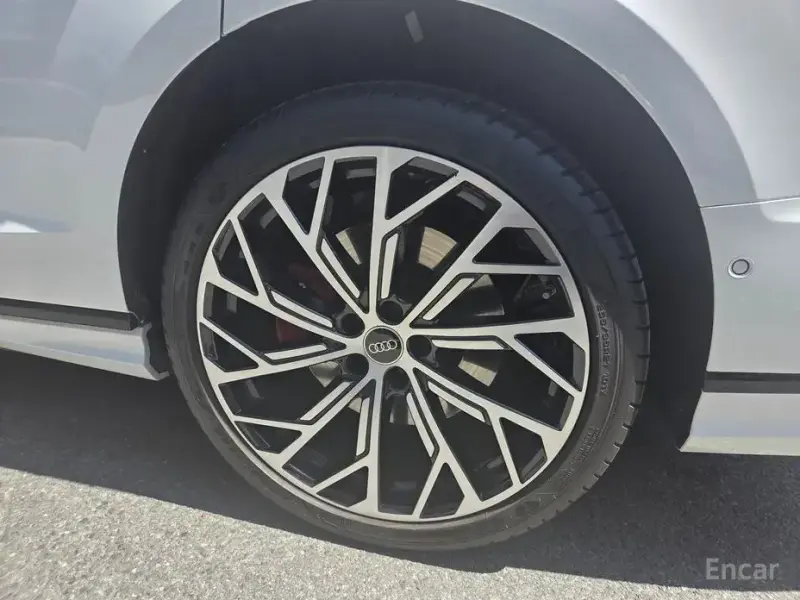 2023 Audi S8 с пробегом 17 932 км