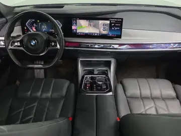 2023 BMW 7 серии с пробегом 72 581 км