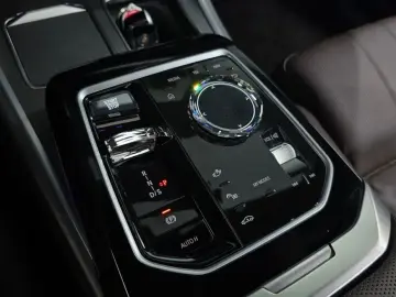 2023 BMW 7 серии с пробегом 76 495 км