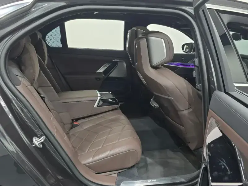 2023 BMW 7 серии с пробегом 76 495 км
