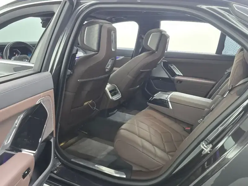 2023 BMW 7 серии с пробегом 76 495 км