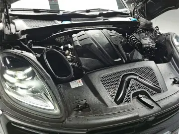 2023 Porsche Macan с пробегом 50 193 км