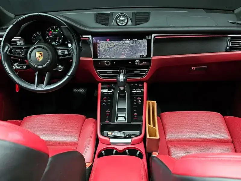 2023 Porsche Macan с пробегом 50 193 км
