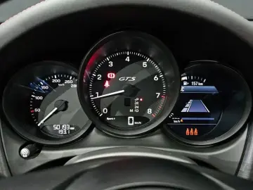 2023 Porsche Macan с пробегом 50 193 км