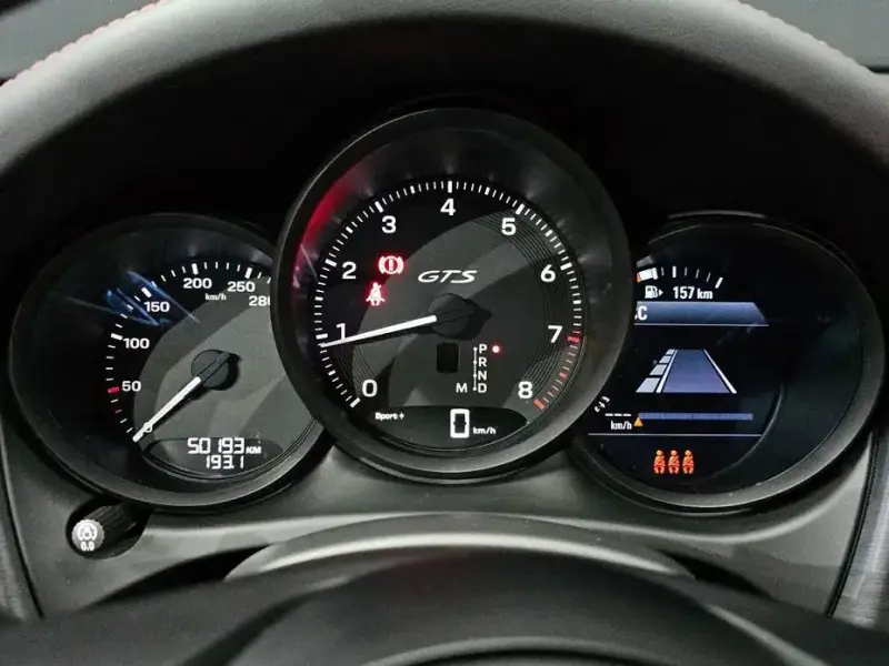 2023 Porsche Macan с пробегом 50 193 км