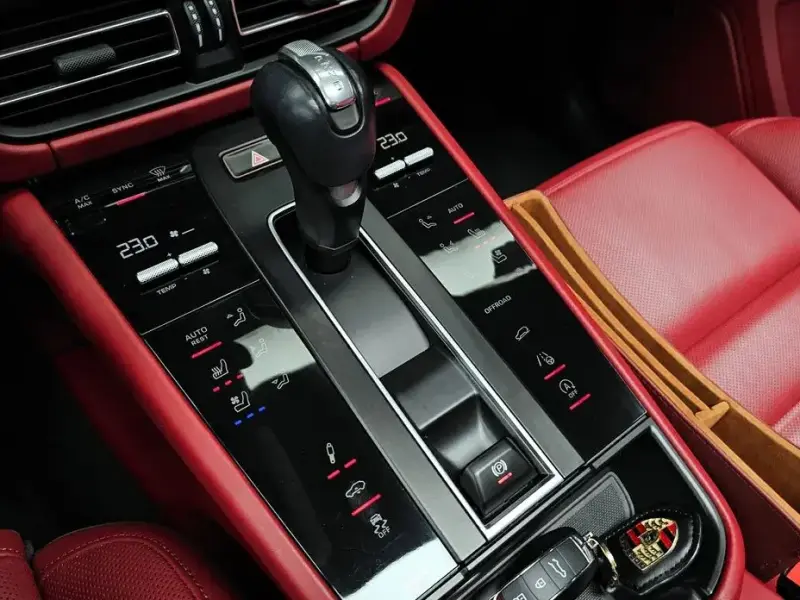 2023 Porsche Macan с пробегом 50 193 км