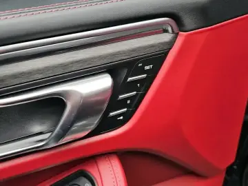 2023 Porsche Macan с пробегом 50 193 км