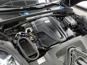 2023 Porsche Macan с пробегом 57 410 км